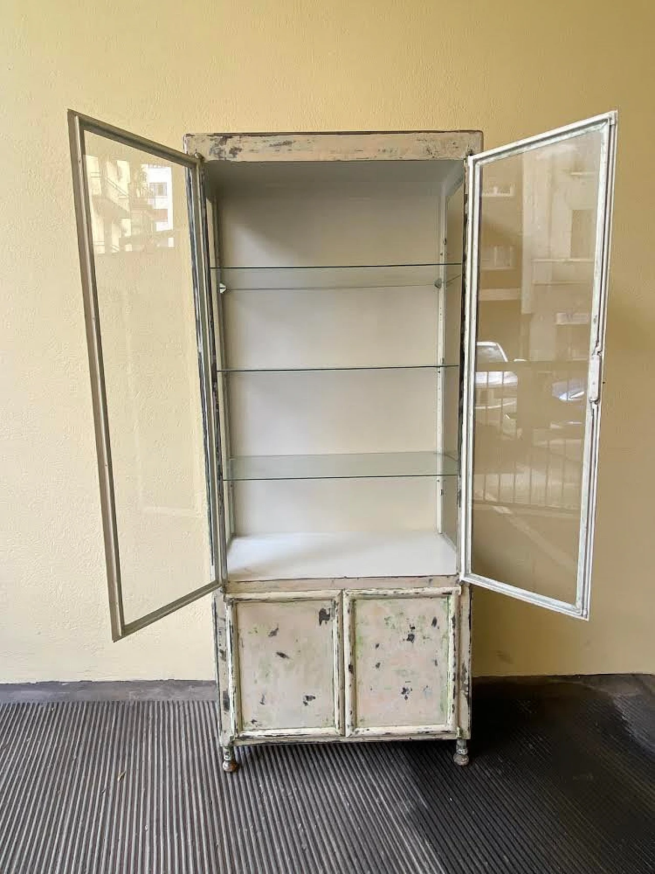 Metal medical display cabinet, 1950s 4