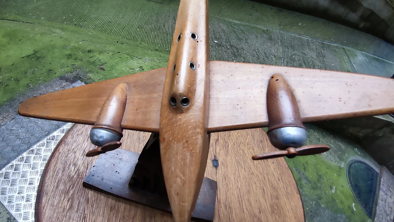 Scultura Art Déco di aereo in legno, anni '40 3