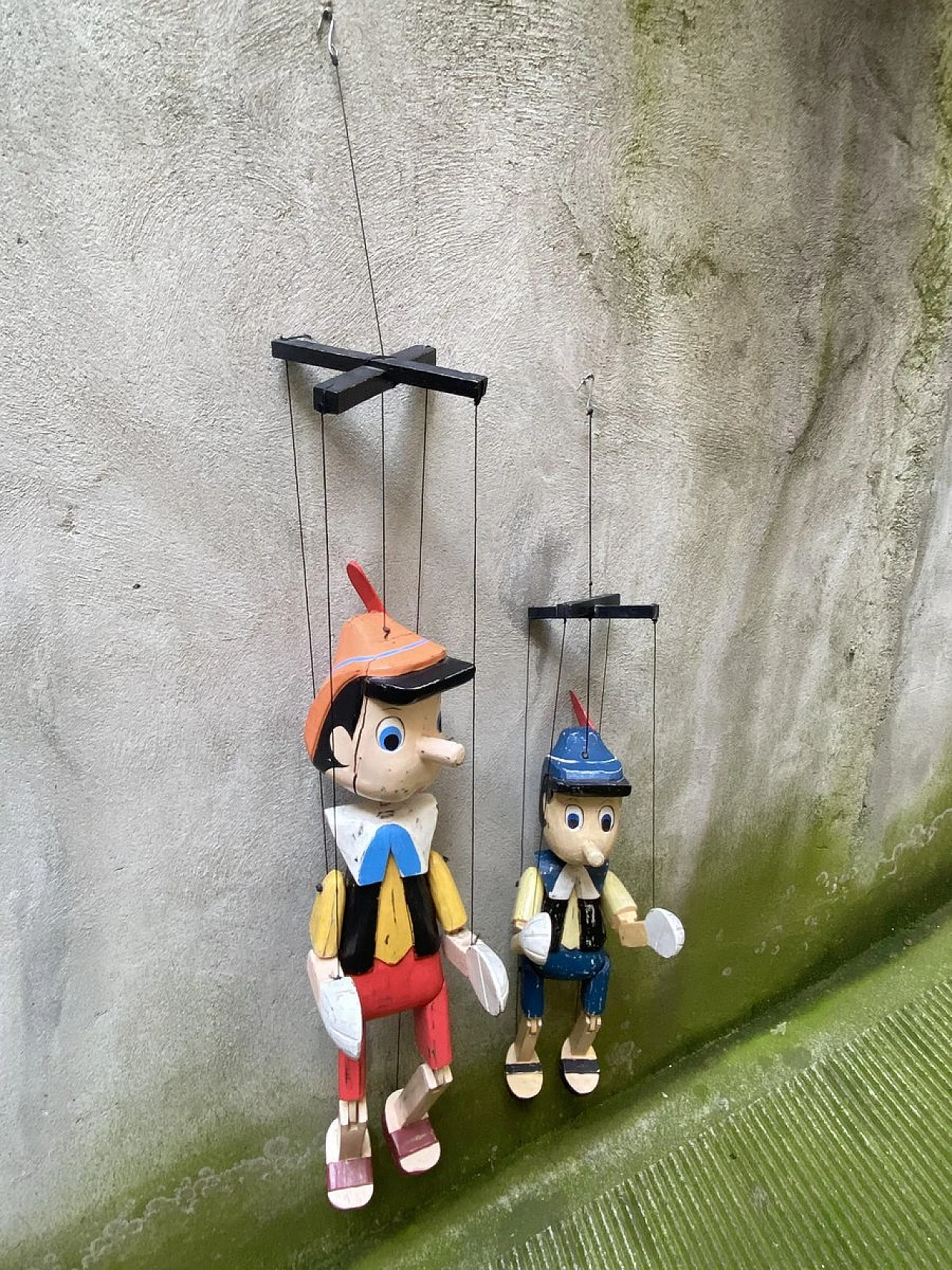 Coppia di marionette in legno, anni '50 5