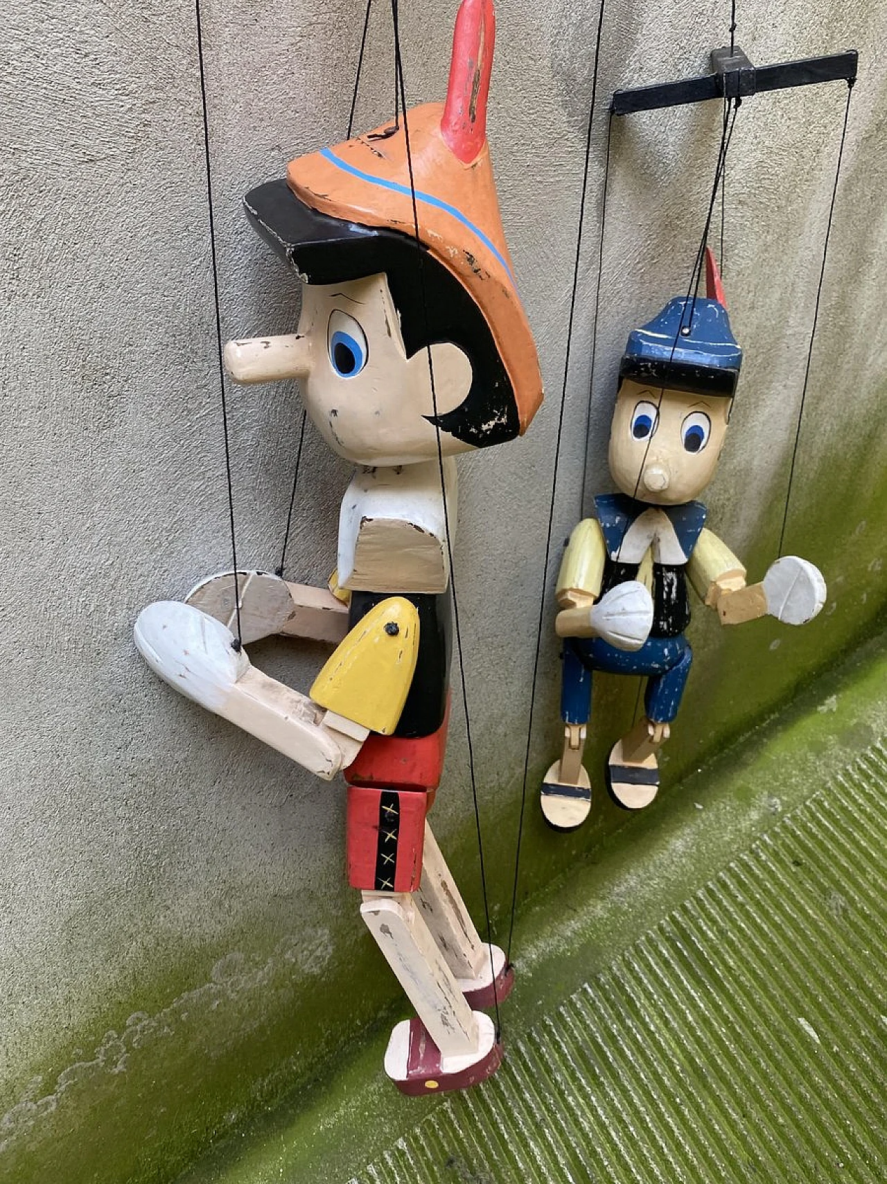 Coppia di marionette in legno, anni '50 7