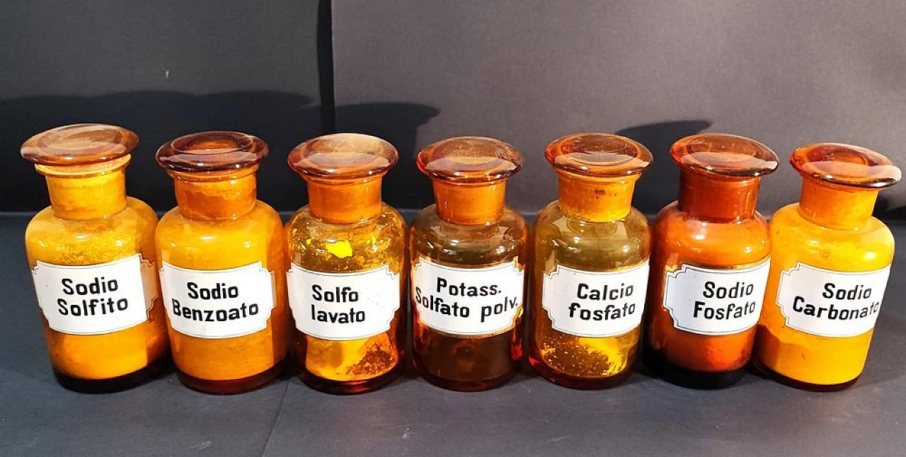 7 Pharmacy bottles  with lid in amber glass, 1950s 1