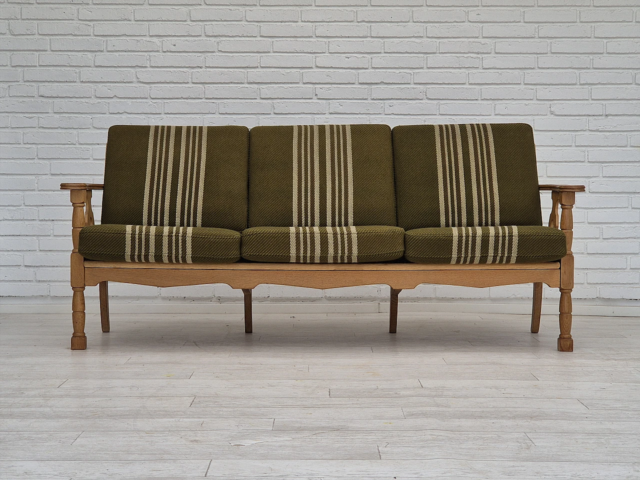 Danish three-seater sofa in wool and oak, 1970s 1