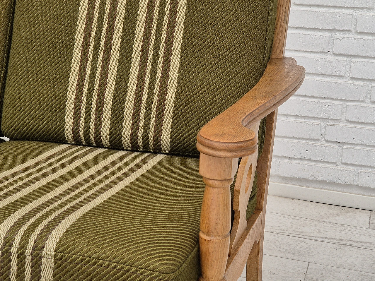 Danish three-seater sofa in wool and oak, 1970s 3