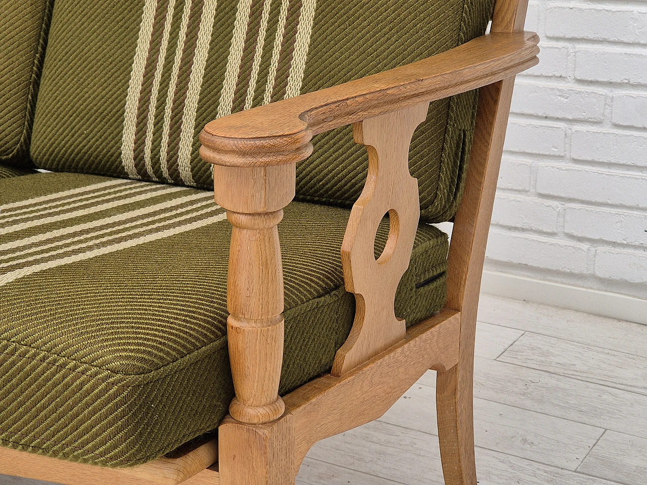 Danish three-seater sofa in wool and oak, 1970s 4