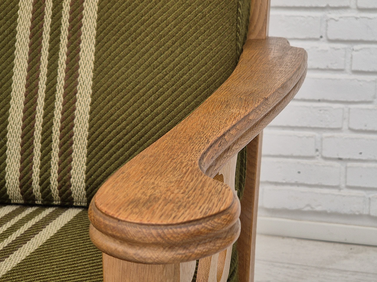 Danish three-seater sofa in wool and oak, 1970s 5