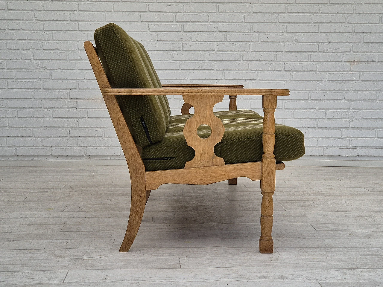 Danish three-seater sofa in wool and oak, 1970s 13