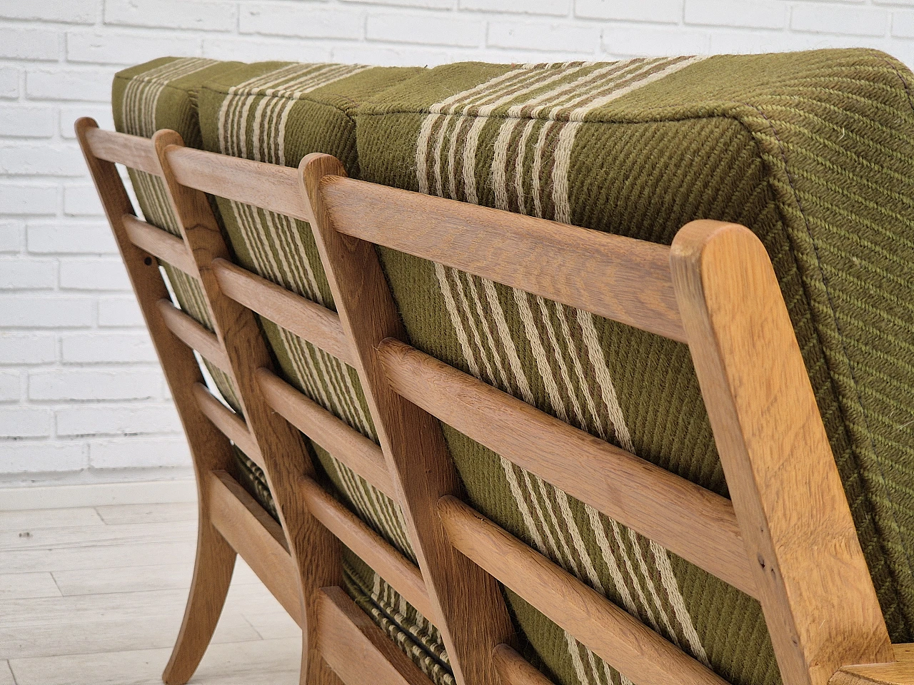 Danish three-seater sofa in wool and oak, 1970s 14