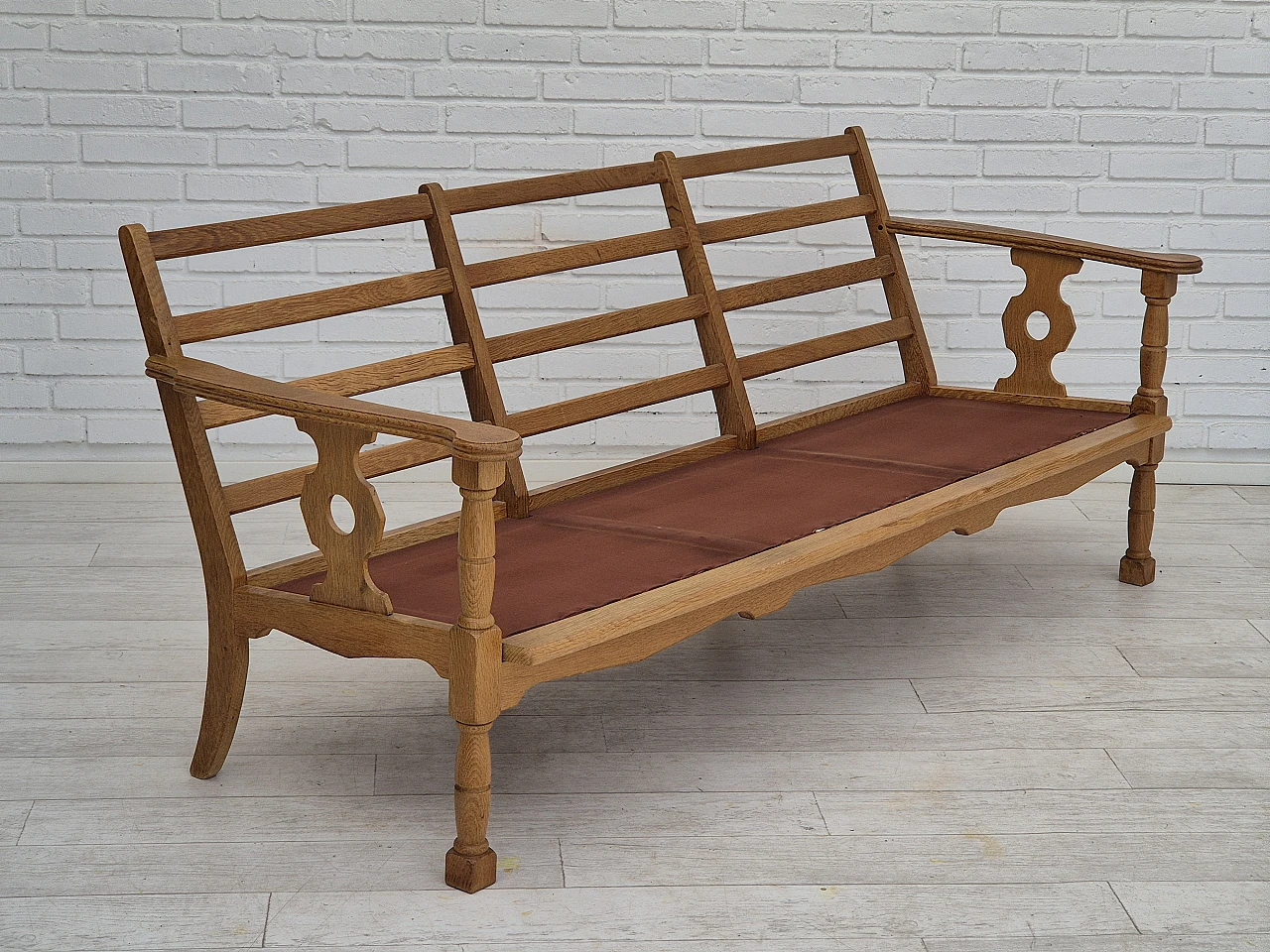 Danish three-seater sofa in wool and oak, 1970s 20