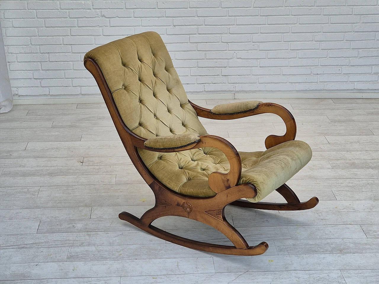 Scandinavian rocking chair in beech and green velvet, 1950s 2