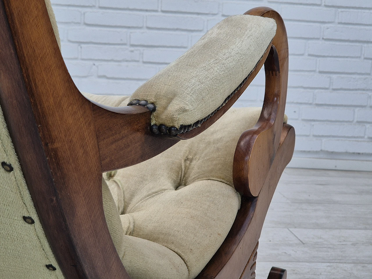 Scandinavian rocking chair in beech and green velvet, 1950s 15