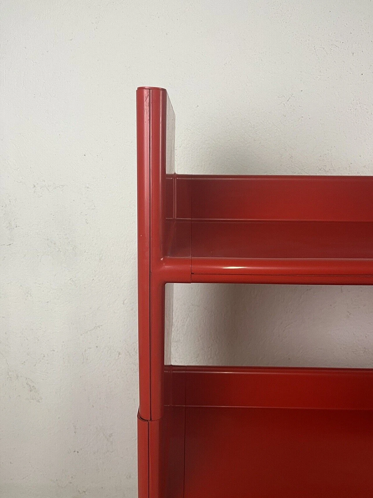 Red plastic four-shelf bookcase, 1960s 7