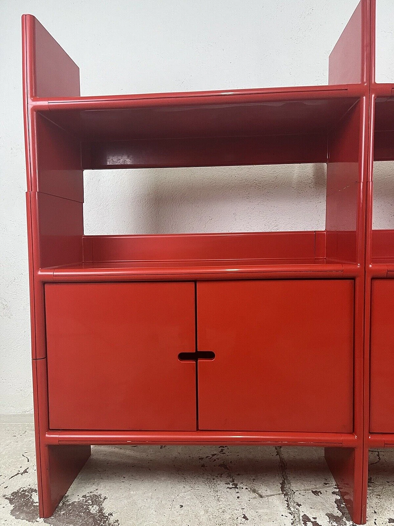 Red plastic four-shelf bookcase, 1960s 10