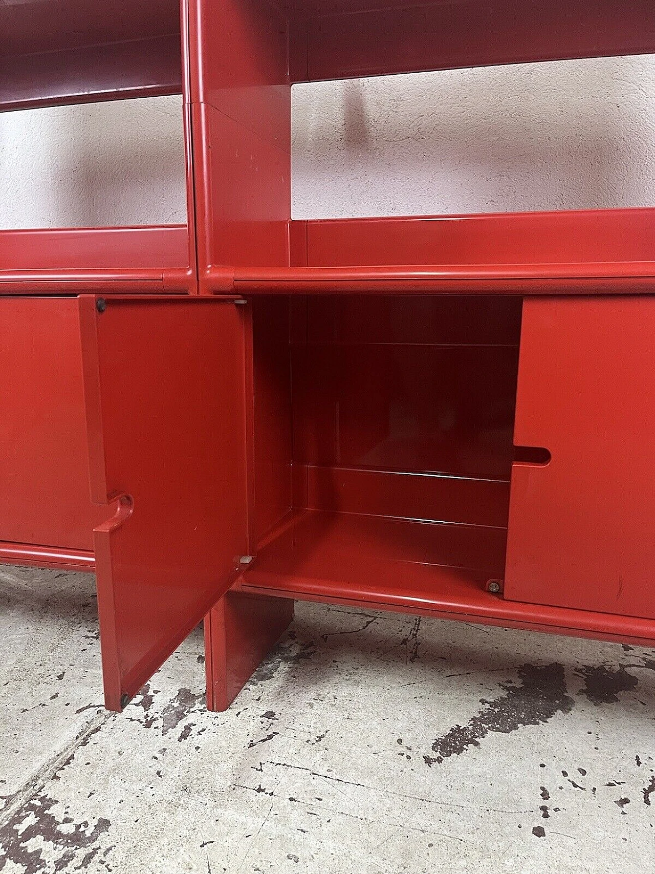 Red plastic four-shelf bookcase, 1960s 12