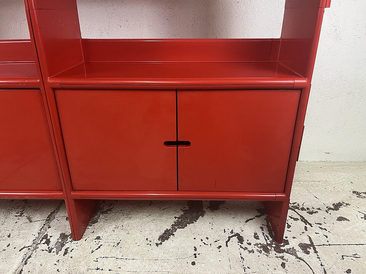 Red plastic four-shelf bookcase, 1960s 16