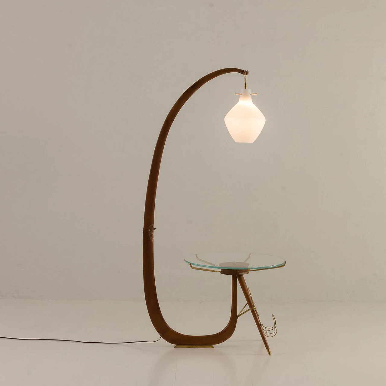 Walnut and brass lamp in the style of Carlo De Carli, 1950s 9