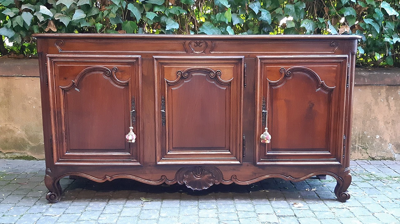 Walnut three-door sideboard, late 18th century 2