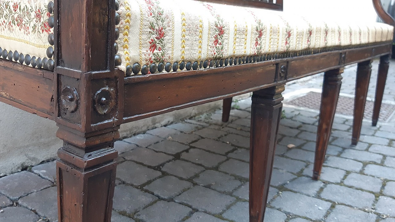 Louis XVI walnut canapé sofa, 18th century 2