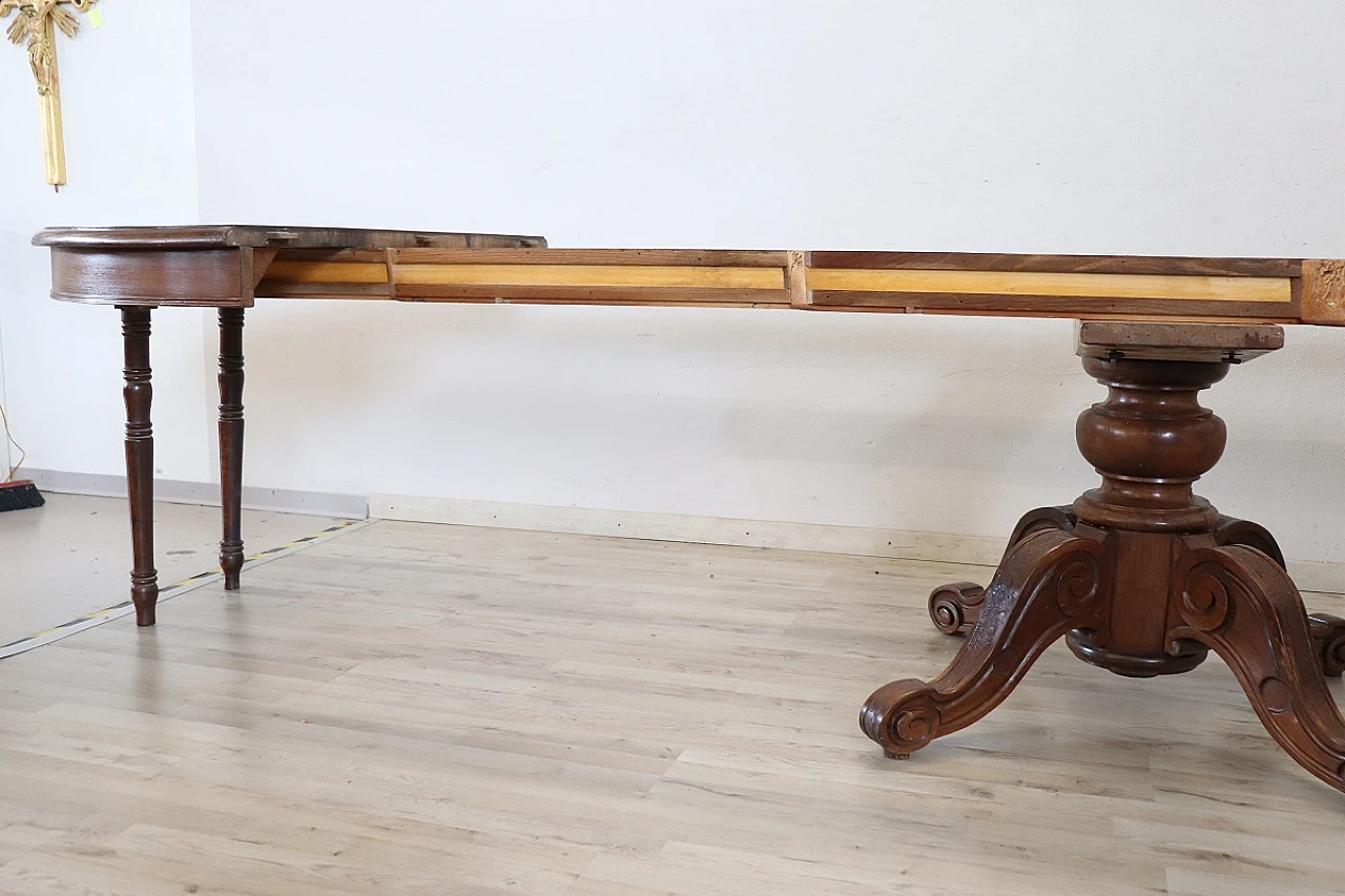 Walnut extensible oval dining table, 19th century 6