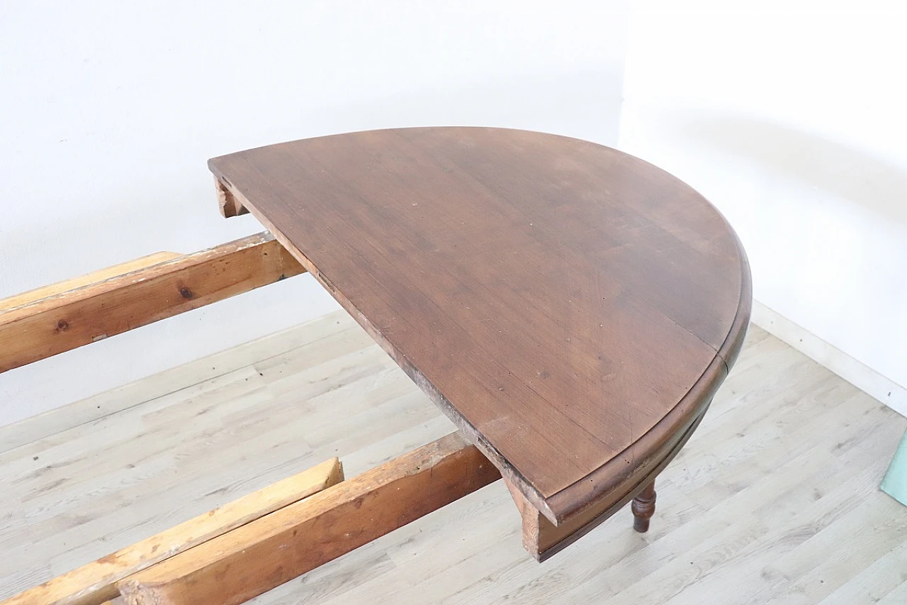 Walnut extensible oval dining table, 19th century 7