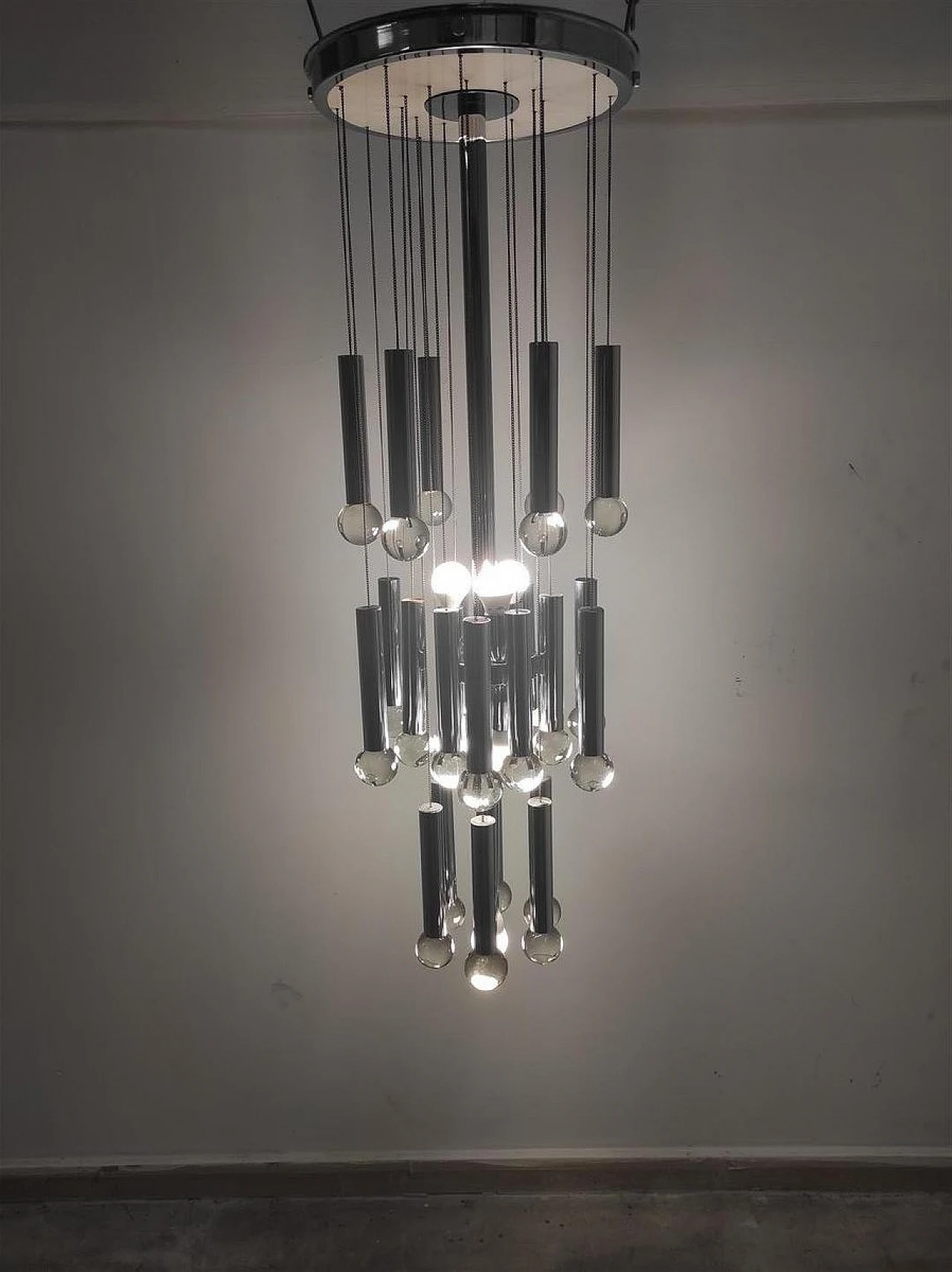 24-Light chandelier in metal & crystal attributed to Sciolari, 1970s 10