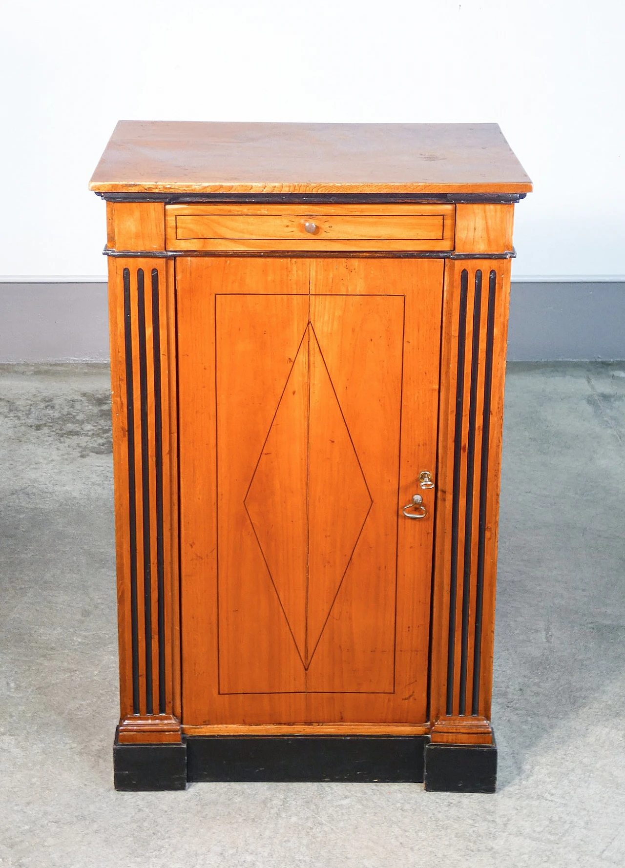 Credenza Luigi XVI in legno ciliegio con piano in noce, '800 2