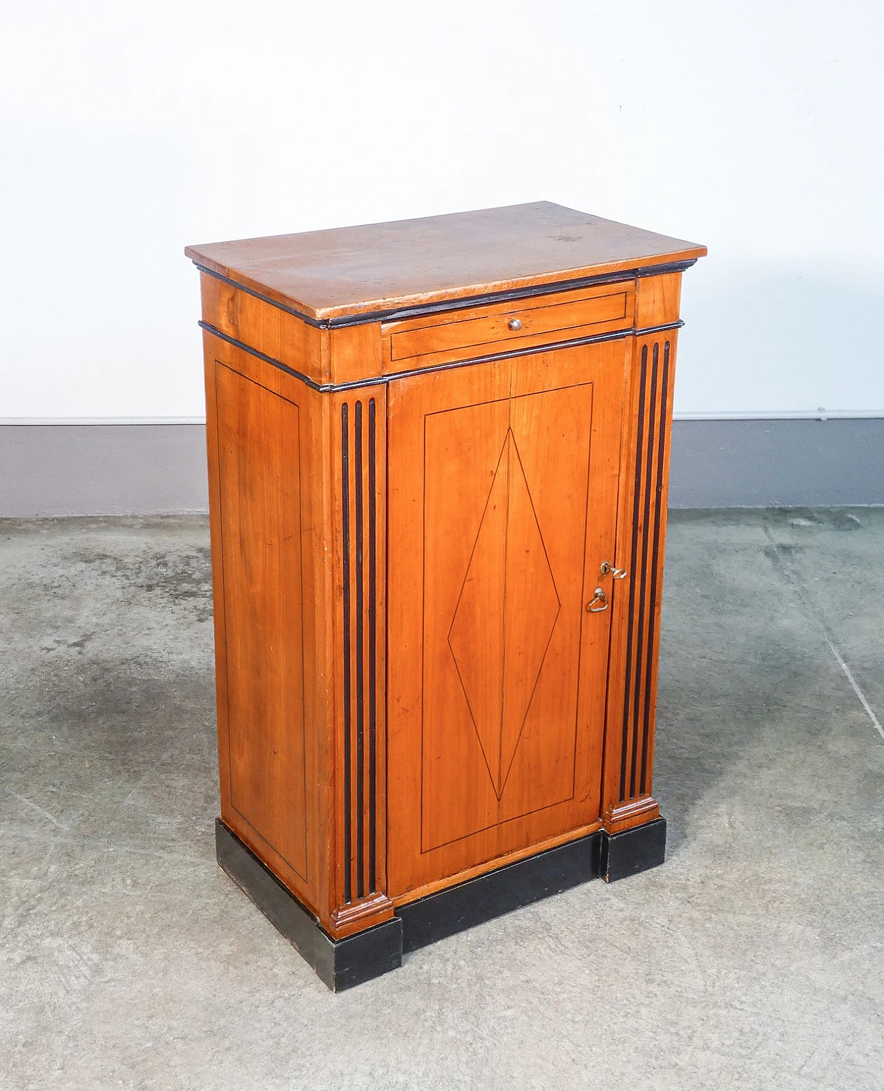 Credenza Luigi XVI in legno ciliegio con piano in noce, '800 3