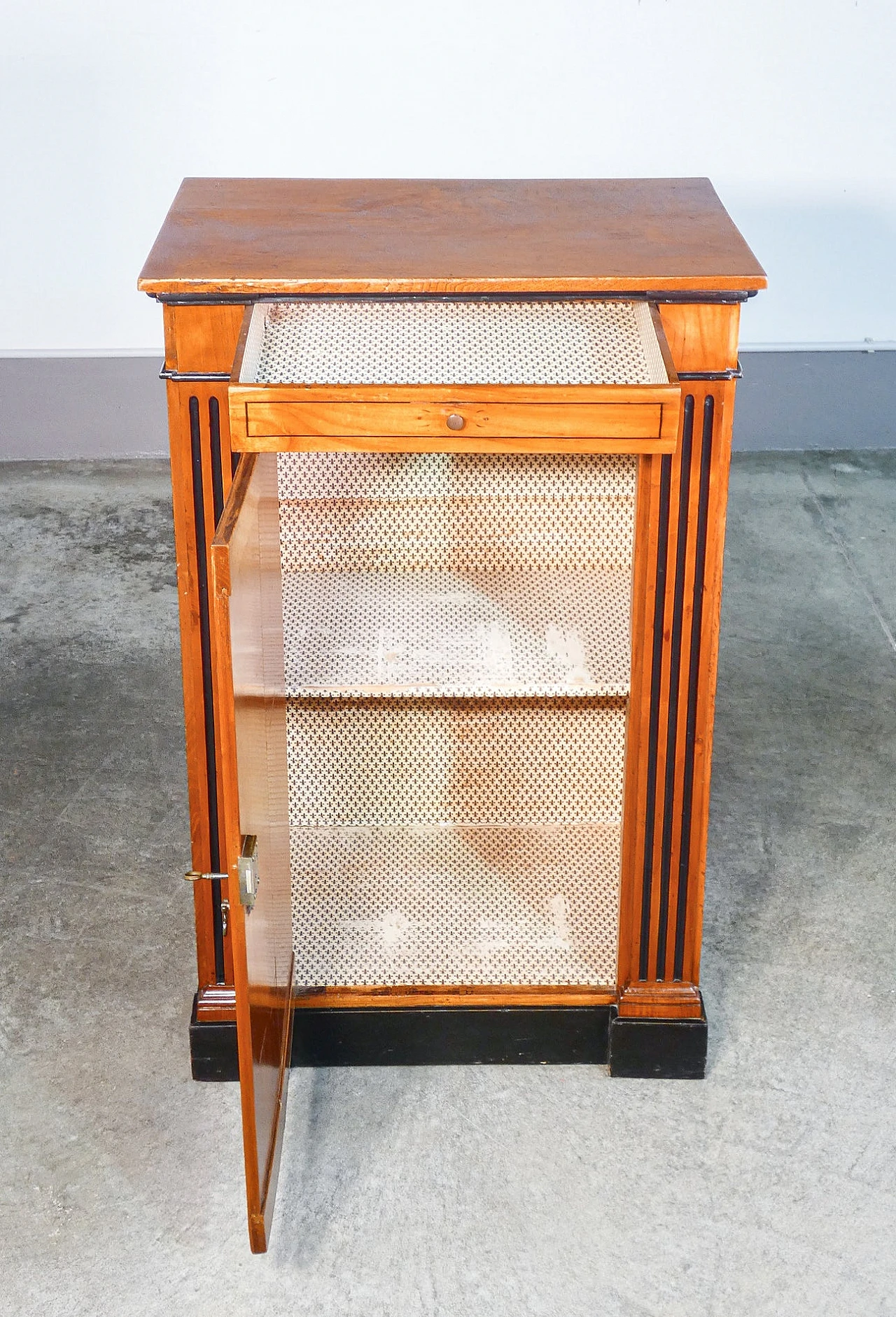 Credenza Luigi XVI in legno ciliegio con piano in noce, '800 5