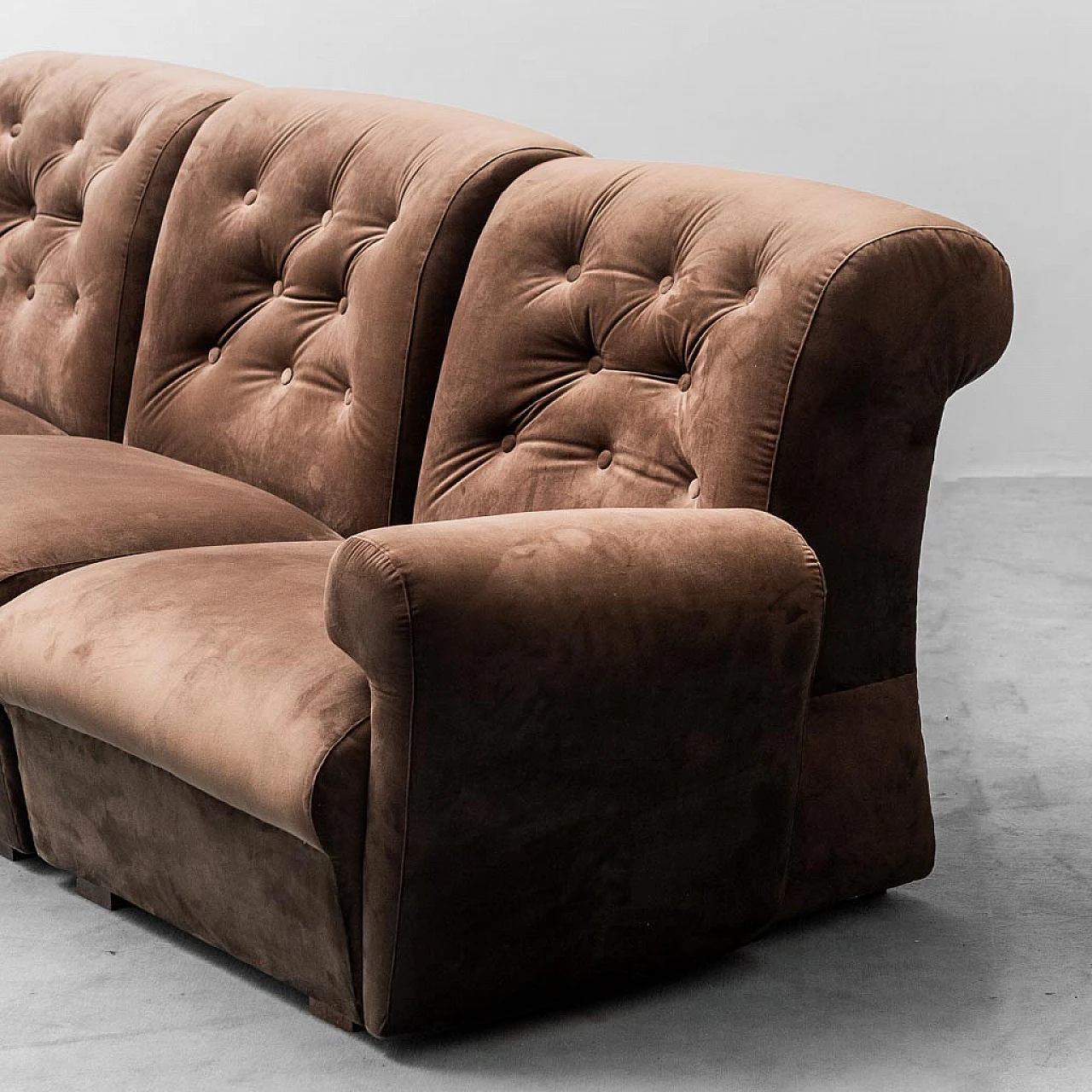 Brown velvet four-seater modular sofa, 1970s 2