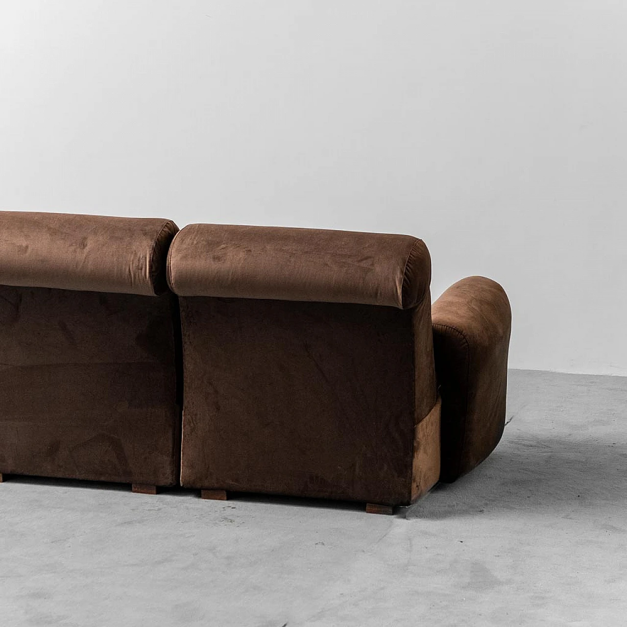 Brown velvet four-seater modular sofa, 1970s 11