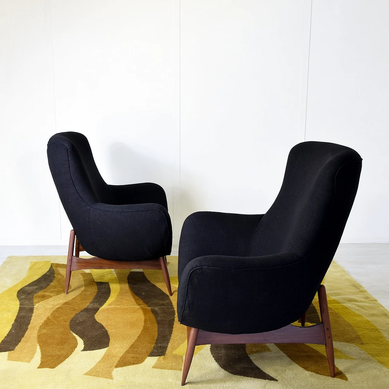 Pair of armchairs in teak and balck fabric by Flexform, 1950s 10