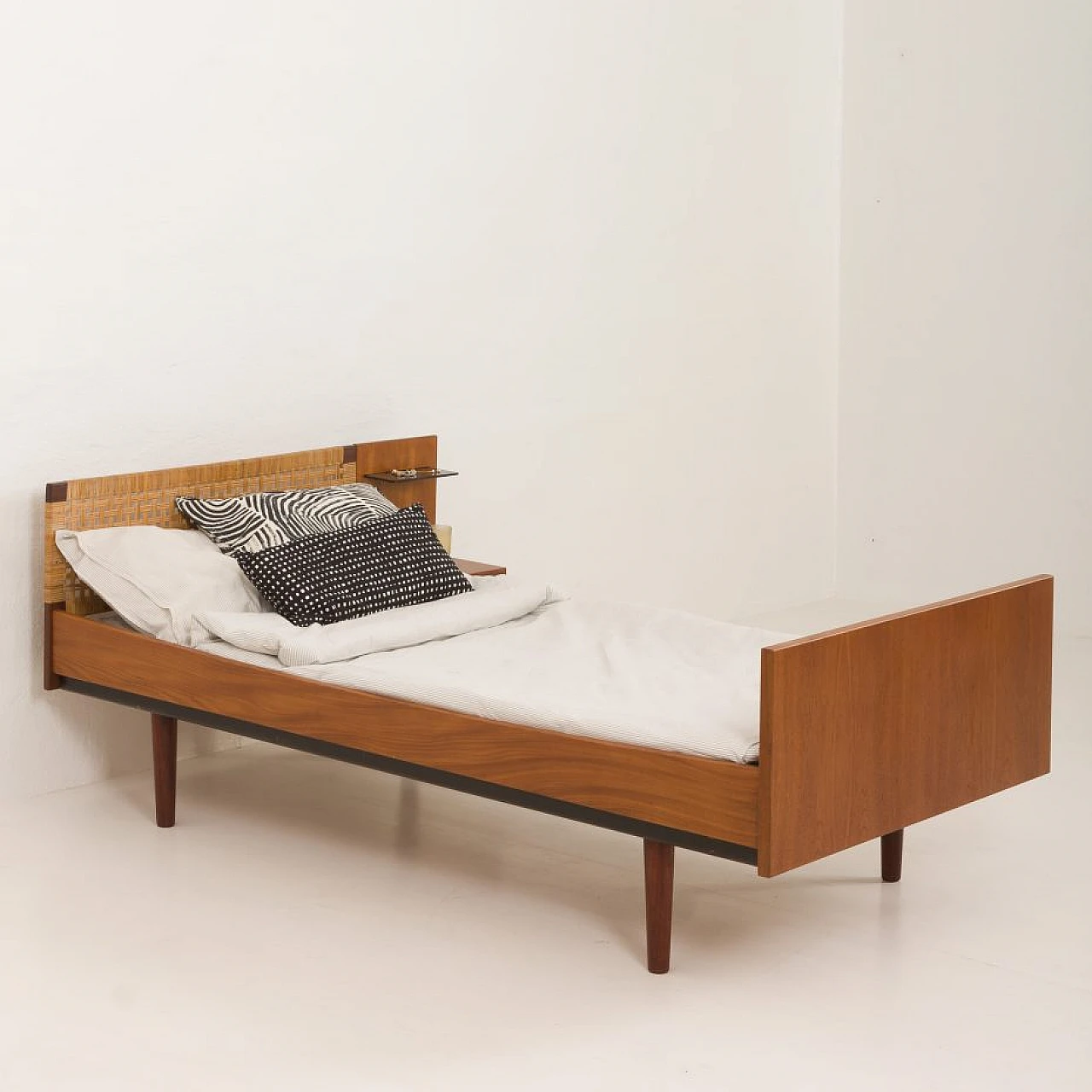 Letto singolo in teak di Hans J. Wegner per Getama, anni '60 11