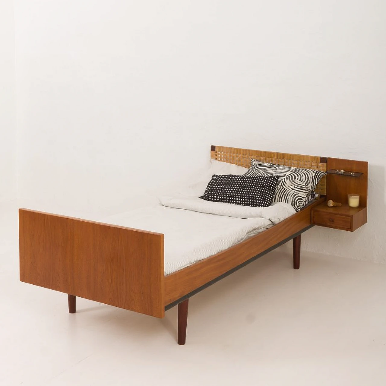 Letto singolo in teak di Hans J. Wegner per Getama, anni '60 12