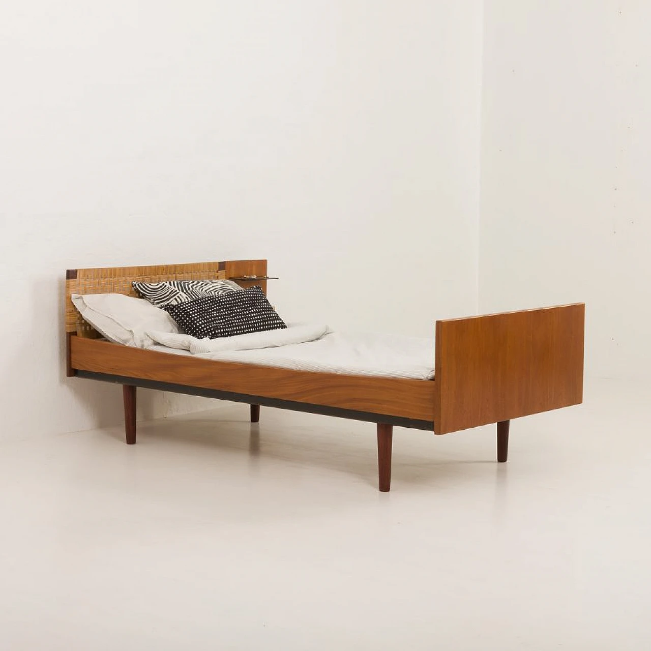 Letto singolo in teak di Hans J. Wegner per Getama, anni '60 13