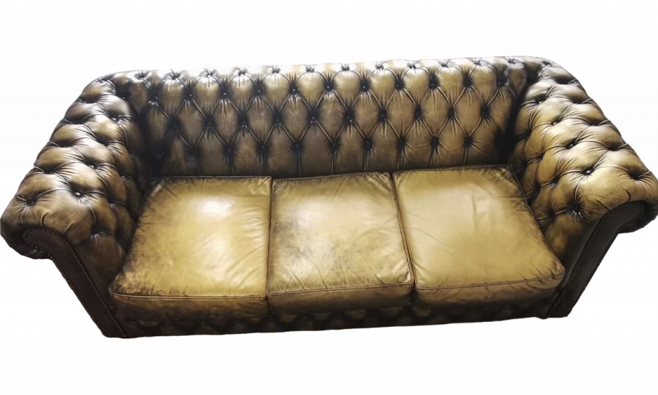 Oak and leather three-seater Chesterfield sofa, 1940s 4