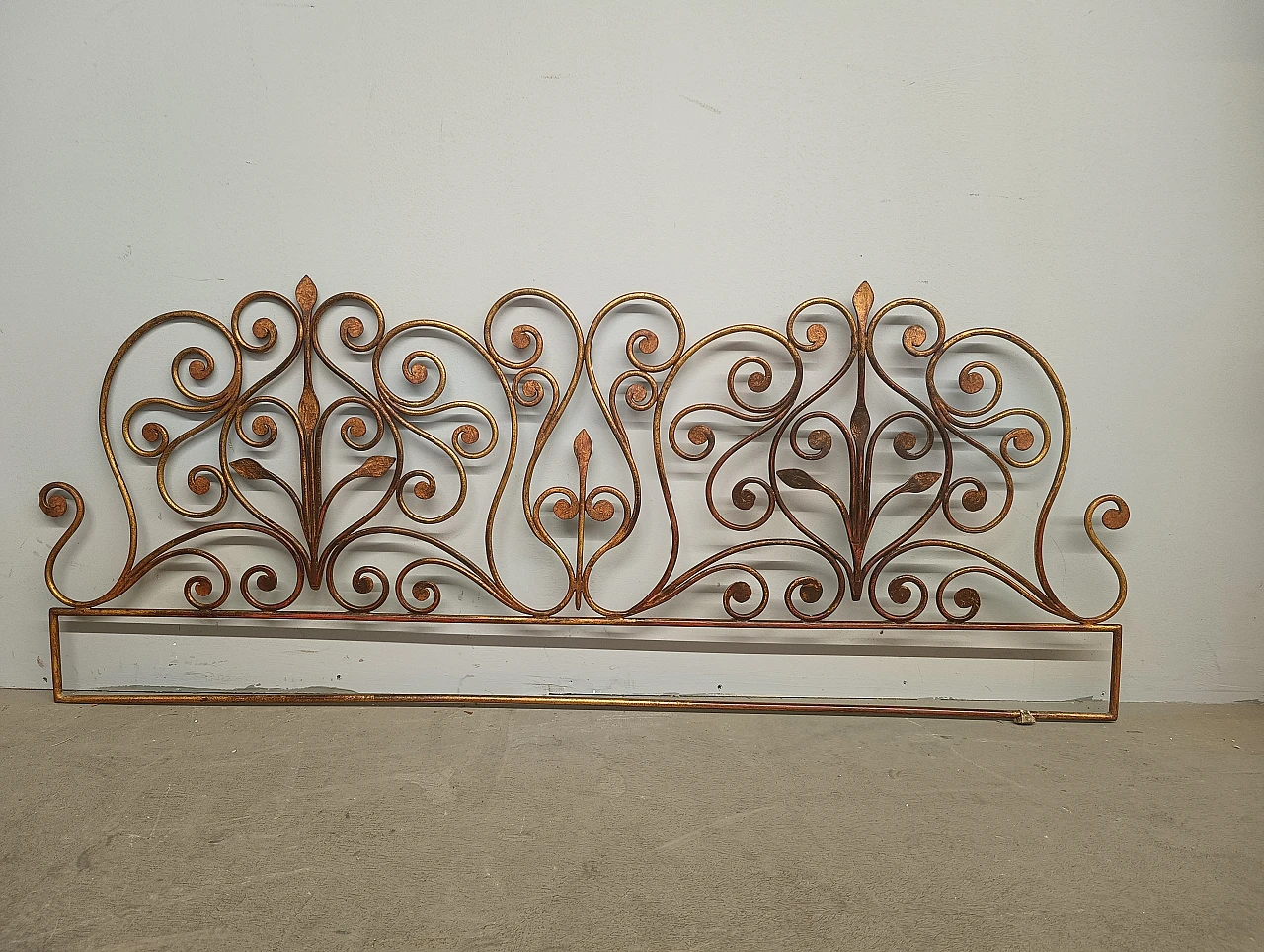 Wrought iron headboard painted with gold highlights, 19th century 1