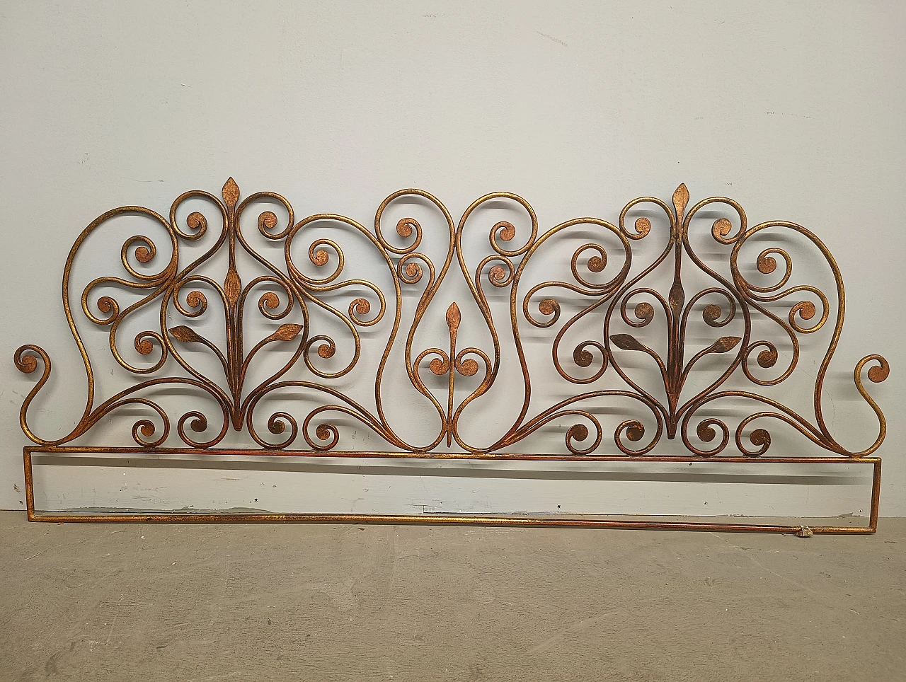 Wrought iron headboard painted with gold highlights, 19th century 2