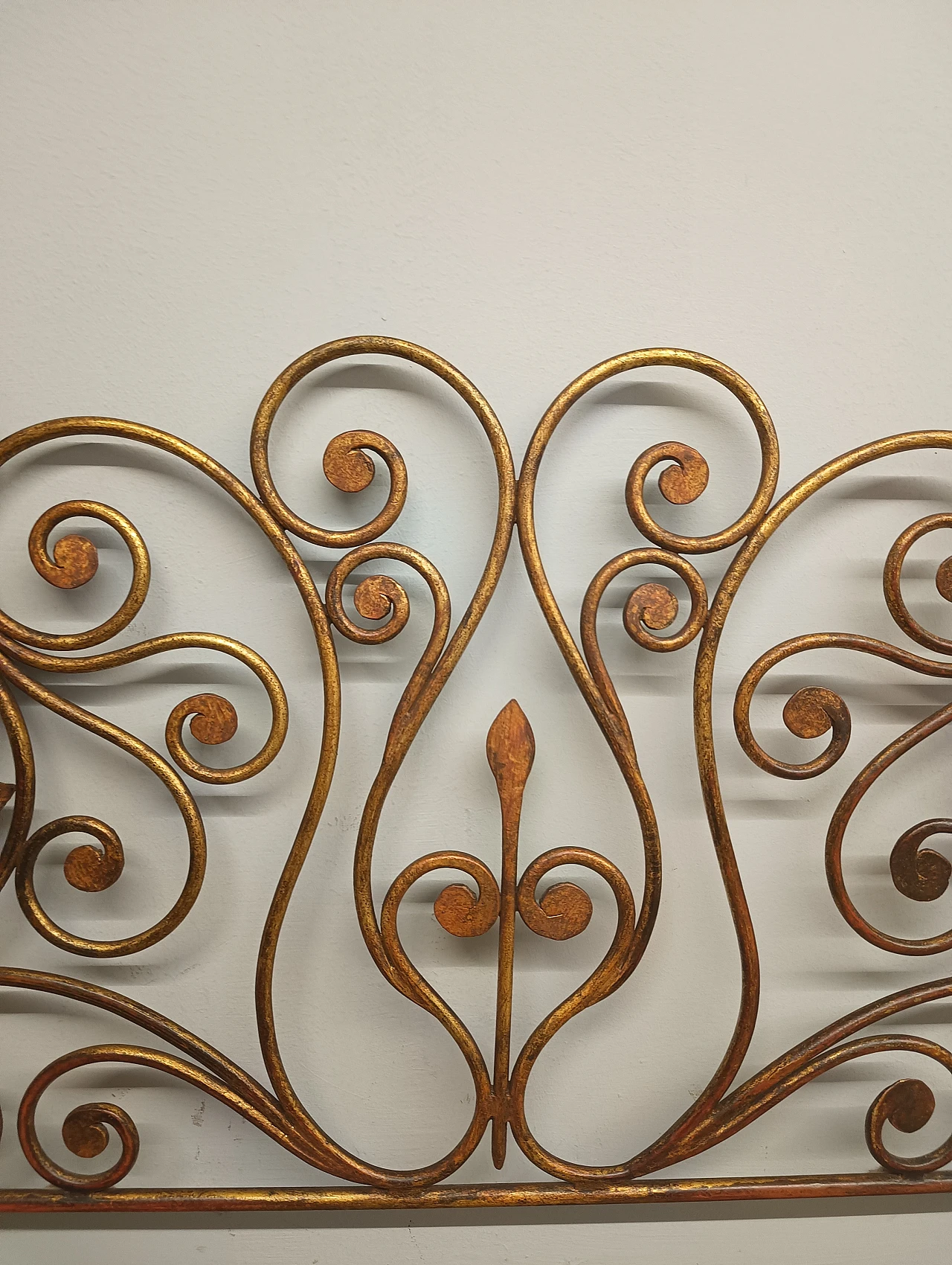 Wrought iron headboard painted with gold highlights, 19th century 3