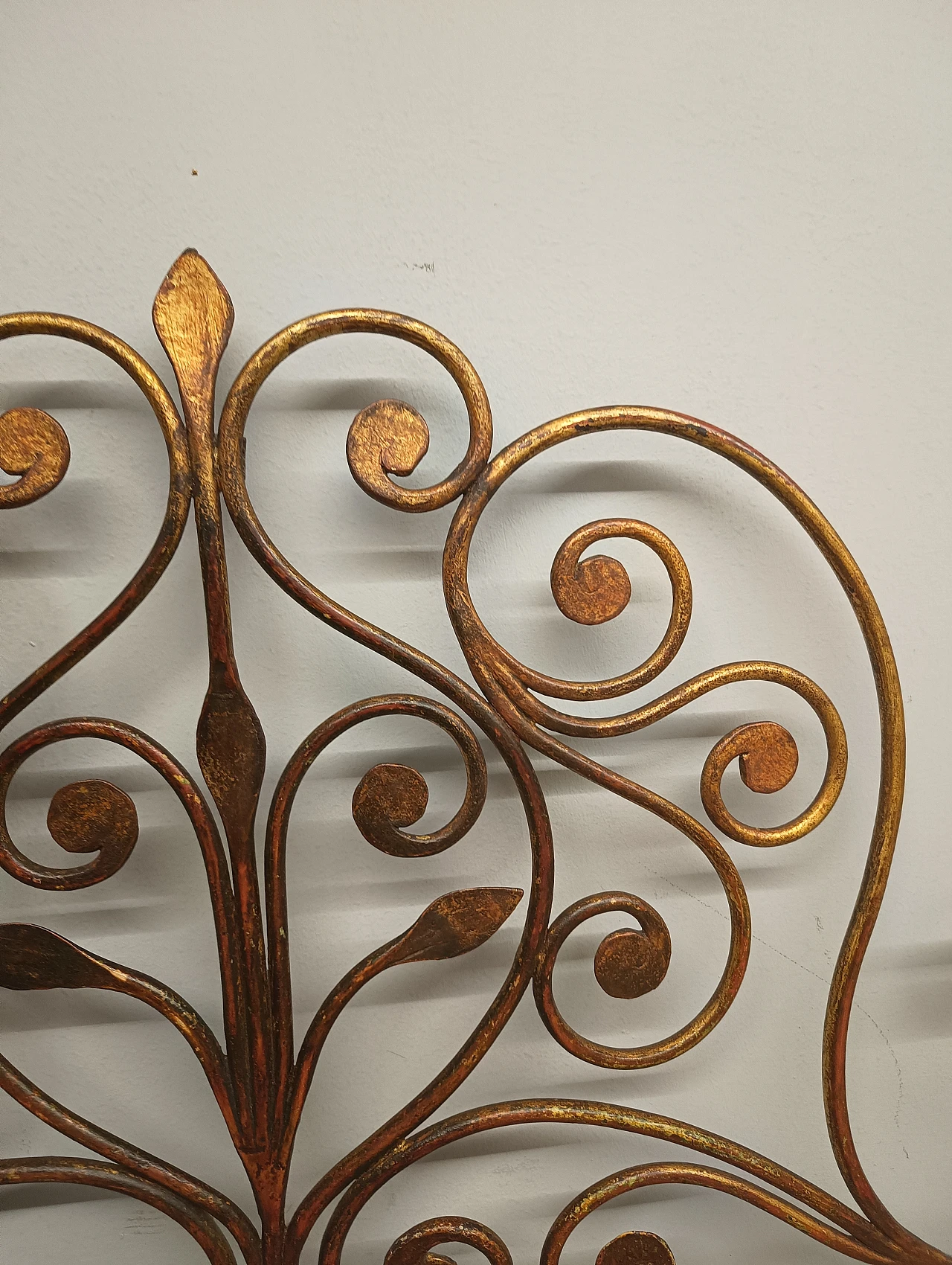 Wrought iron headboard painted with gold highlights, 19th century 4