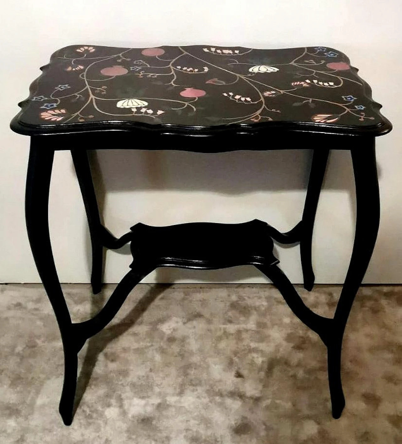 Chippendale style tea table in ebonized wood with flower motifs 2