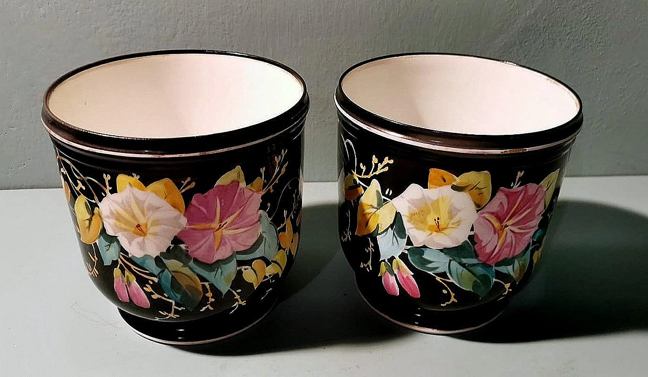 Pair of Napoleon III hand-painted porcelain cachepots, 19th century 4