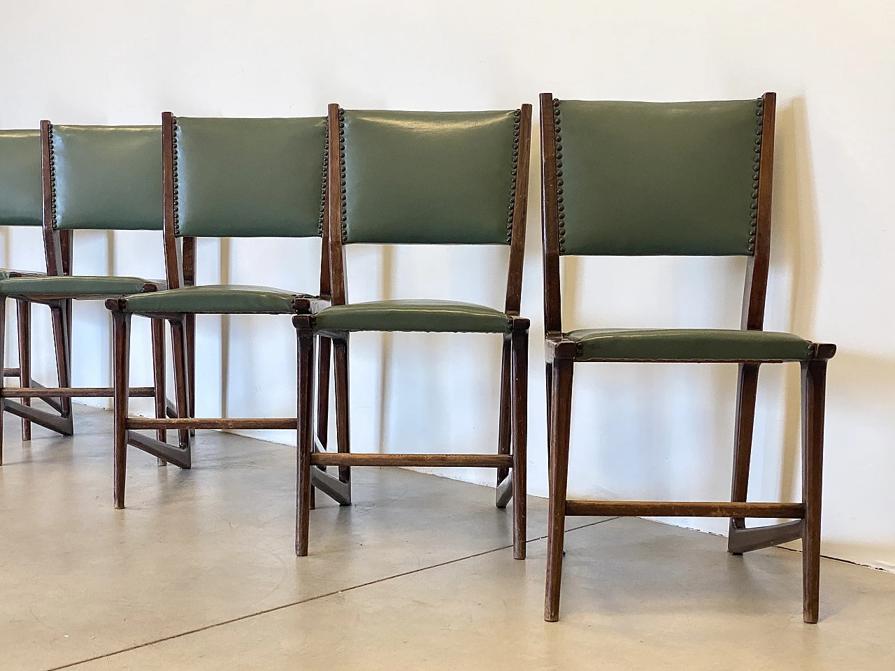 6 Beech chairs in the style of Gio Ponti, 1950s 6