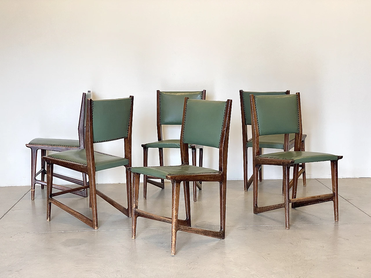 6 Beech chairs in the style of Gio Ponti, 1950s 7