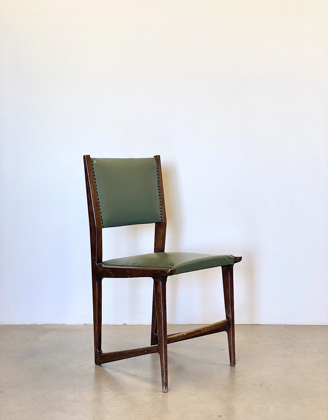 6 Beech chairs in the style of Gio Ponti, 1950s 11