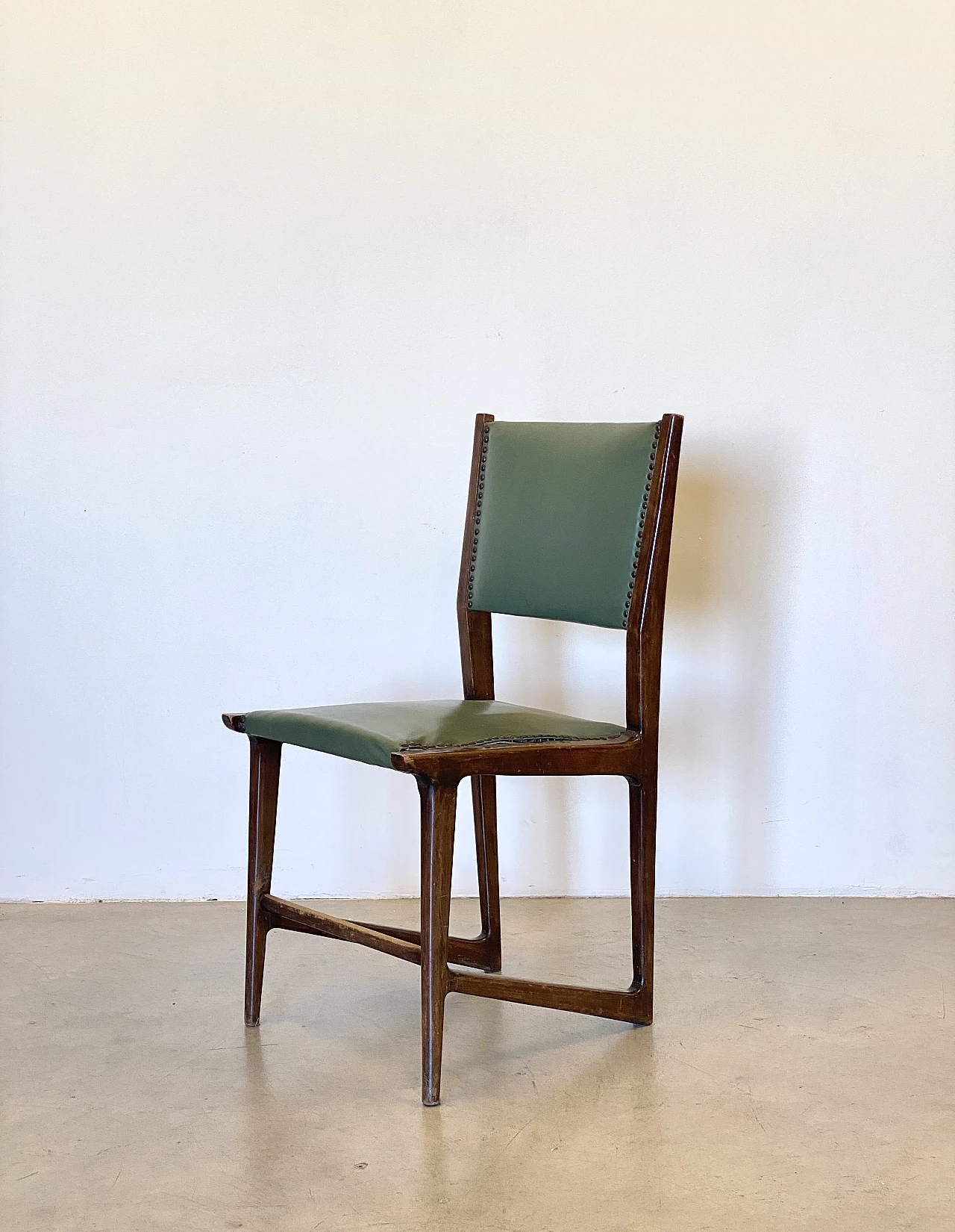 6 Beech chairs in the style of Gio Ponti, 1950s 22