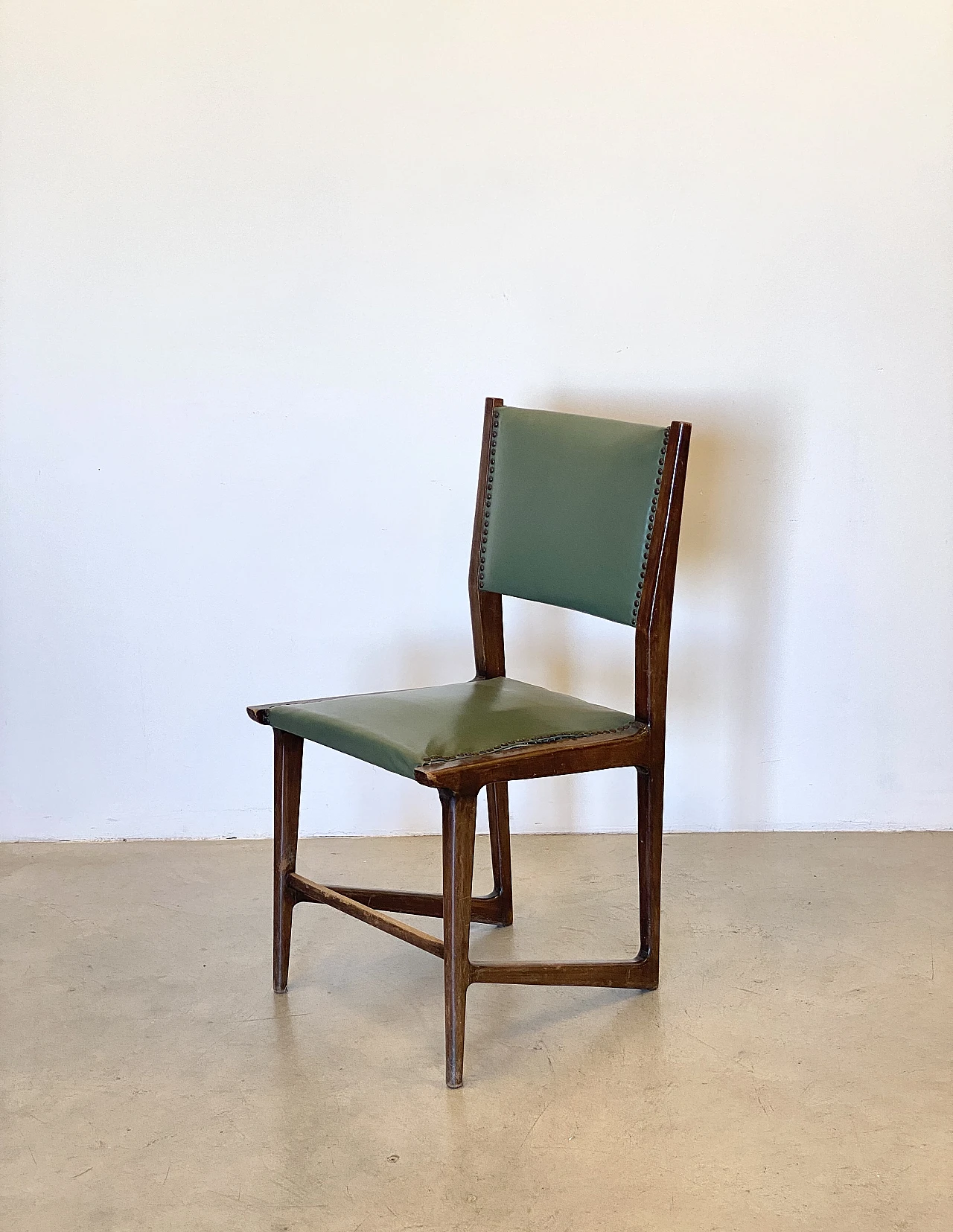 6 Beech chairs in the style of Gio Ponti, 1950s 23