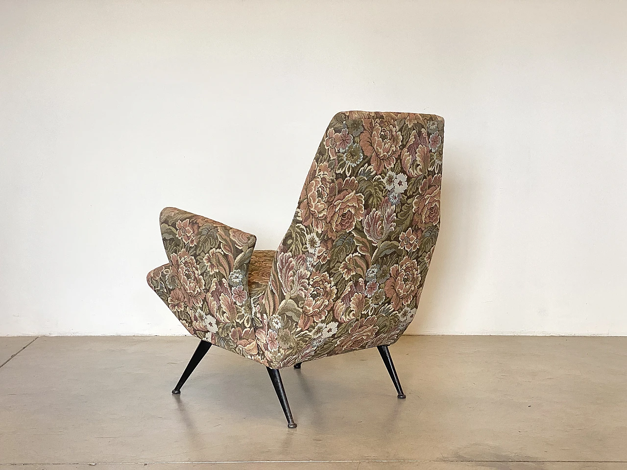 Pair of armchairs and sofa by Nino Zoncada, 1950s 23