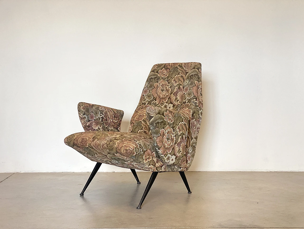 Pair of armchairs and sofa by Nino Zoncada, 1950s 25