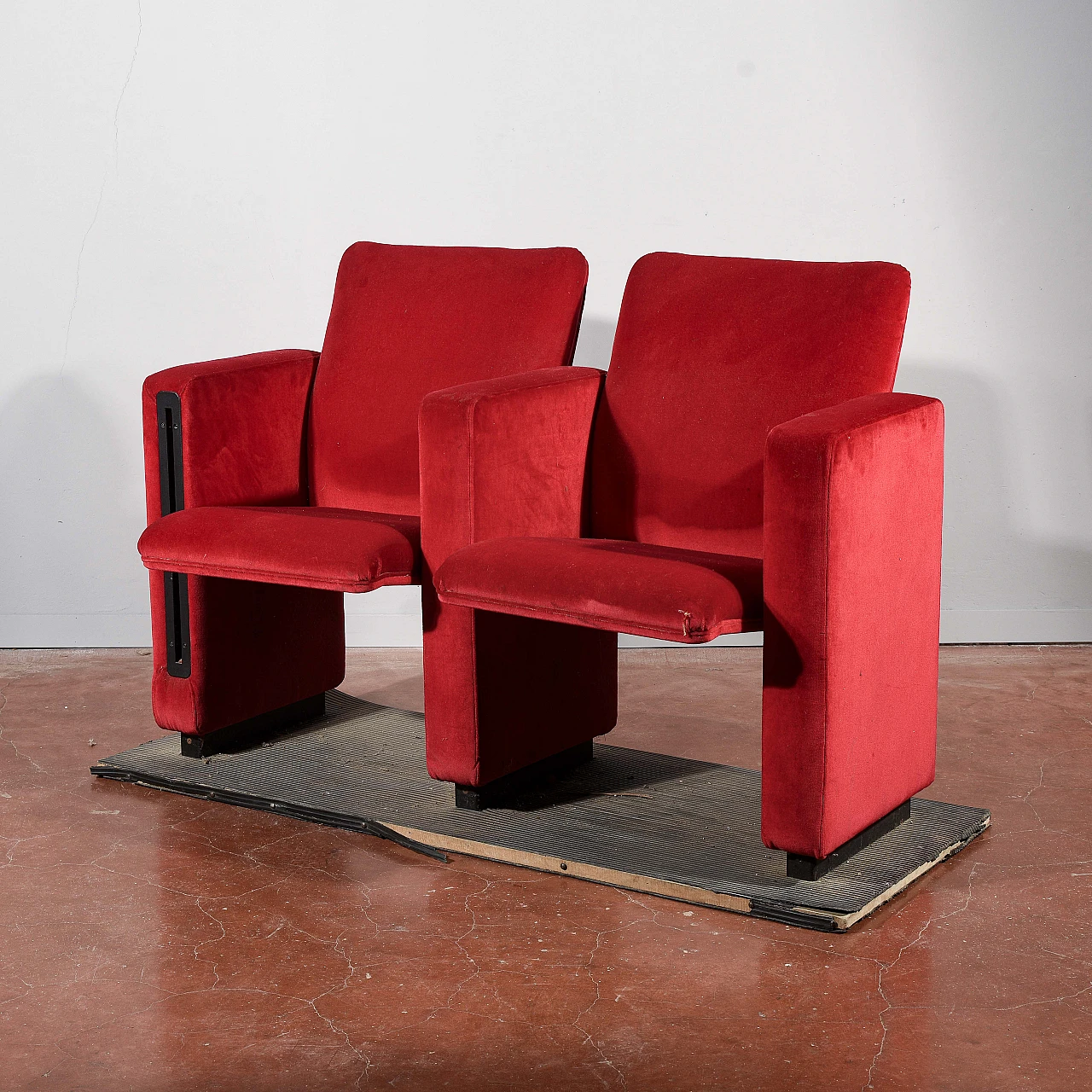 Pair of T85 armchairs by Poltrona Frau, 1990s 7