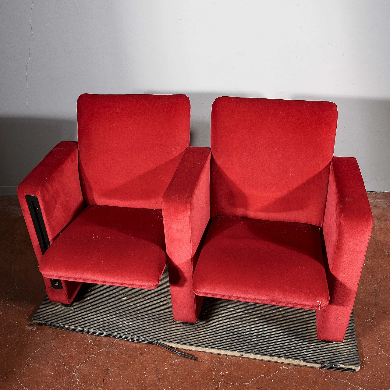 Pair of T85 armchairs by Poltrona Frau, 1990s 8