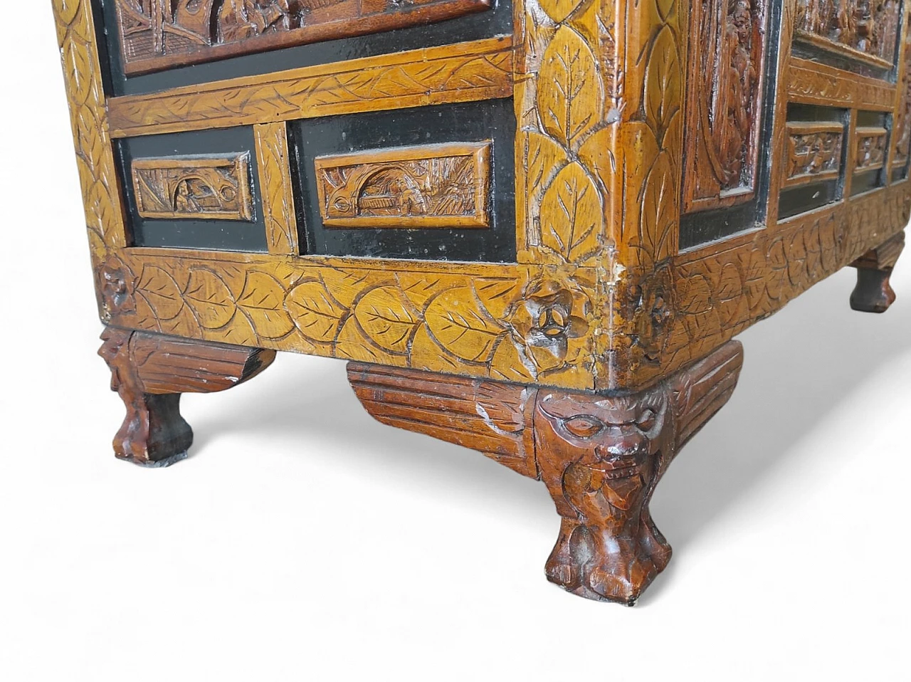 Wooden trunk with Asian figures, 1950s 9